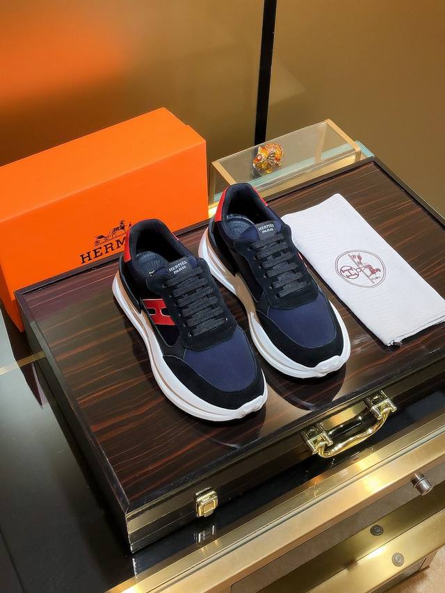 商品名称：Hermes 爱马仕 正规码数: 38-44 休闲鞋 商品材料：精选 牛皮鞋面，舒适羊皮内里；原厂大底。